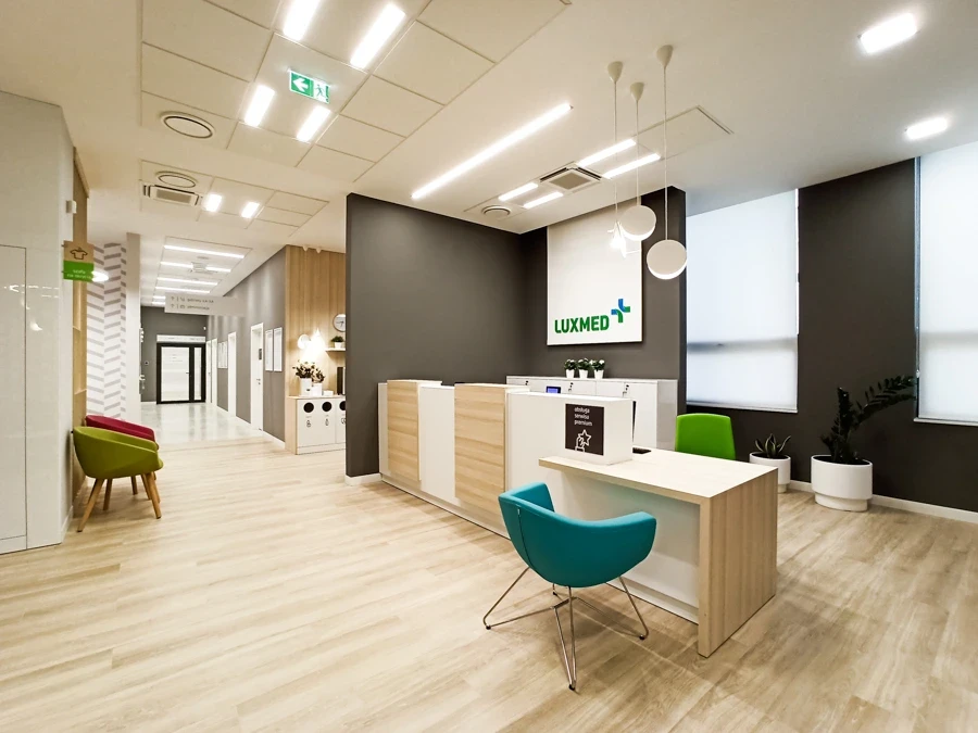 Herbu Oksza_Warszawa_Recepcja.webp