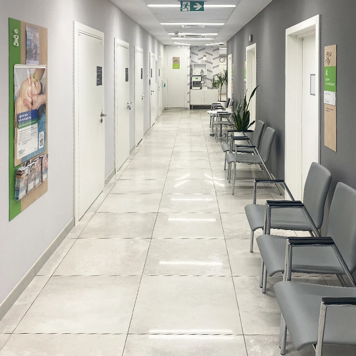 Krakow Wadowicka _Poczekalnia.jpg