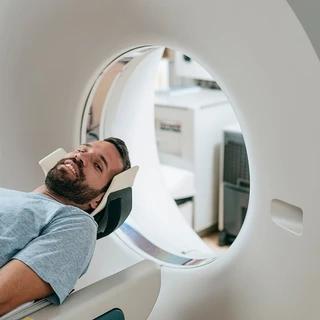 Rezonans magnetyczny prostaty cewką brzuszną
