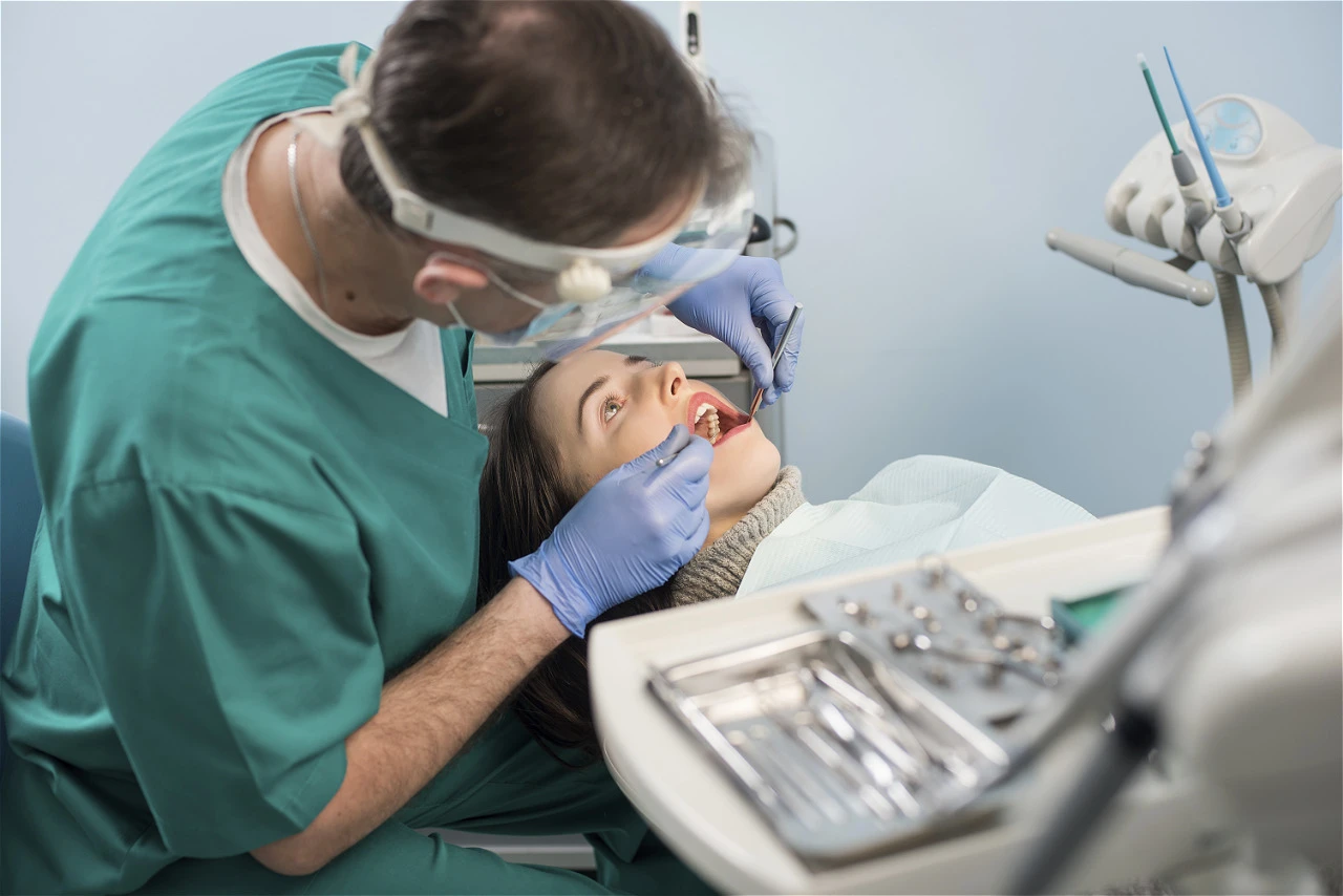 rozpoznanie przetoki zębowej u stomatologa